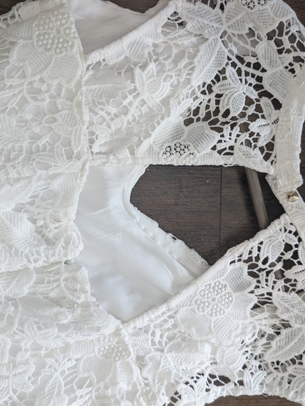 Gorgeous Romantic Lace Dress By Guess Size 12 White Tea Length - Picture 11 of 12